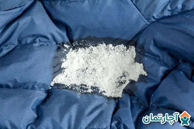 از بین بردن لکه روغن روی لباس با جوش شیرین